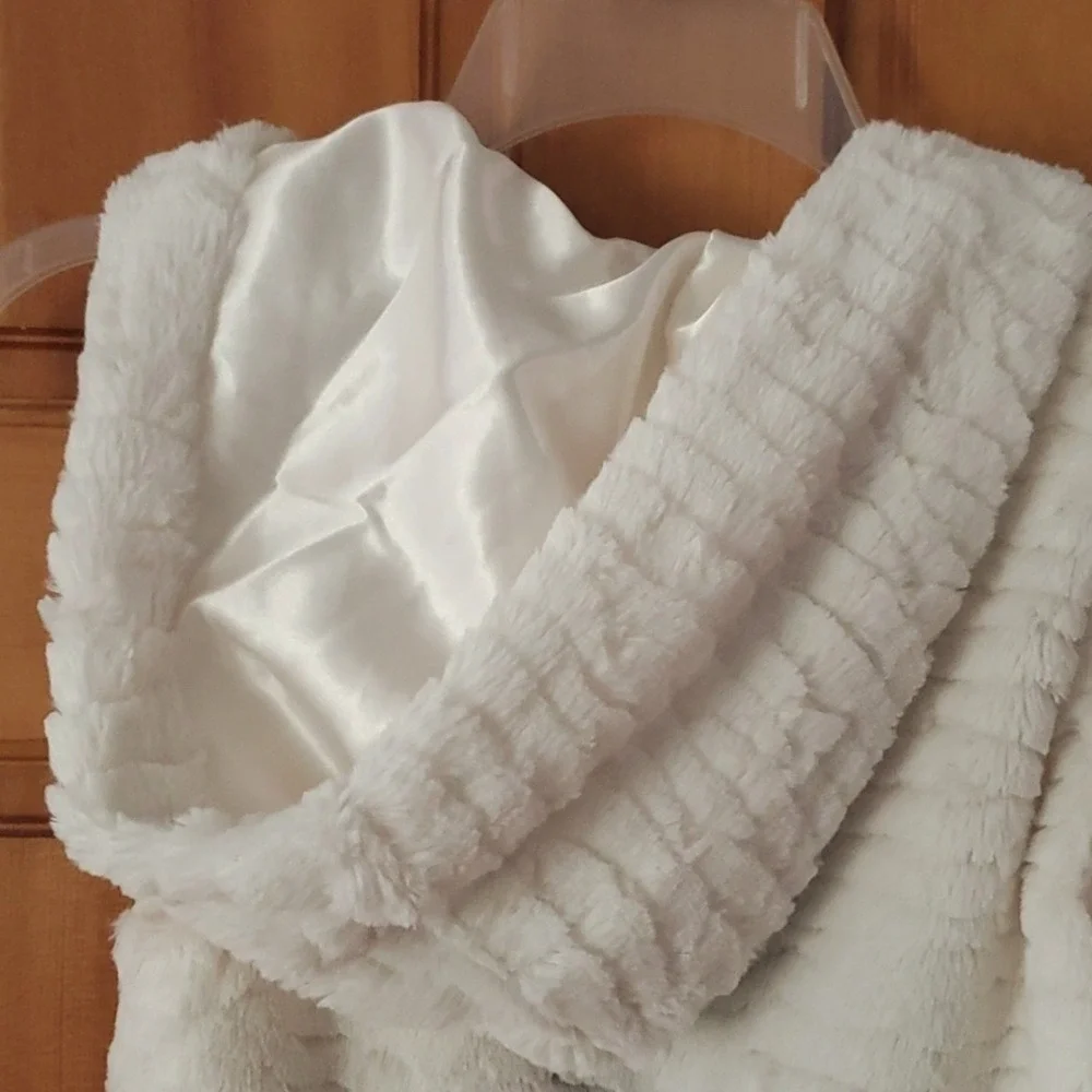 Knit Works‎ Girl Size 14 Plush Faux Fur Off White Minky Hooded Vest